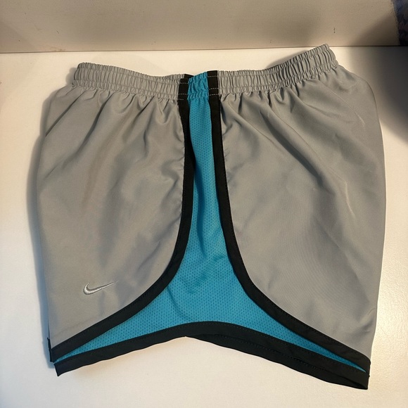 Nike Dri-fit Women’s Light Gray Shorts - Picture 4 of 5